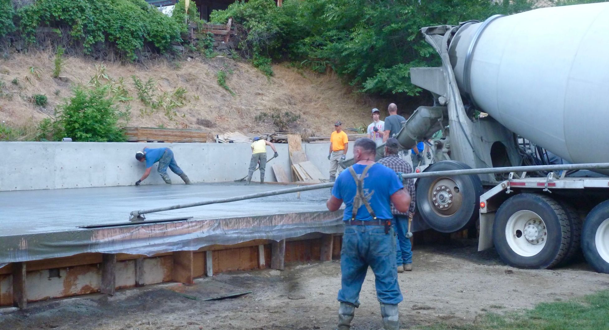 Volunteers work on Riggins' performance stage